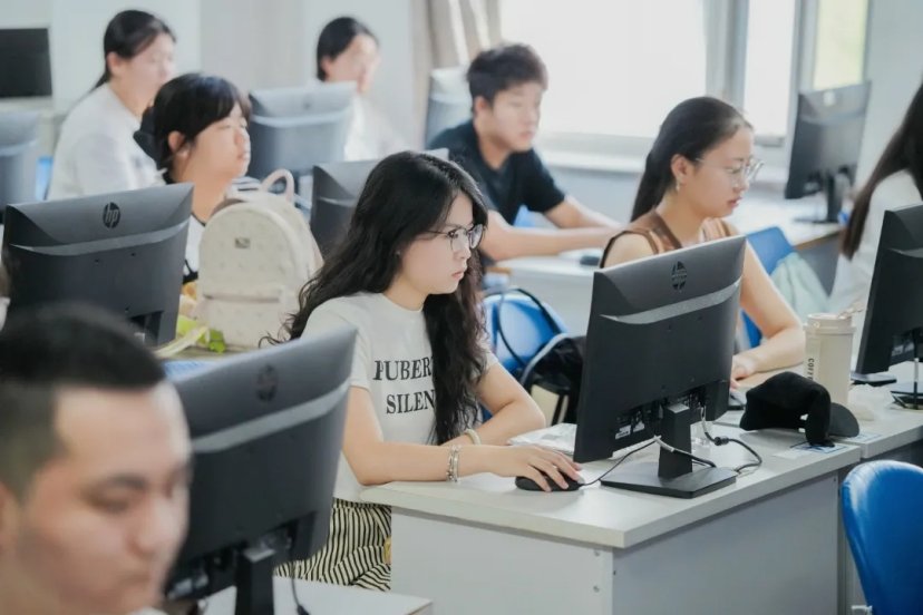 沿熟悉的上课铃声准时响起
