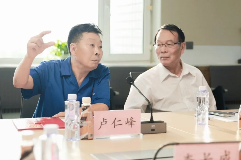 活动分为实践中心参观