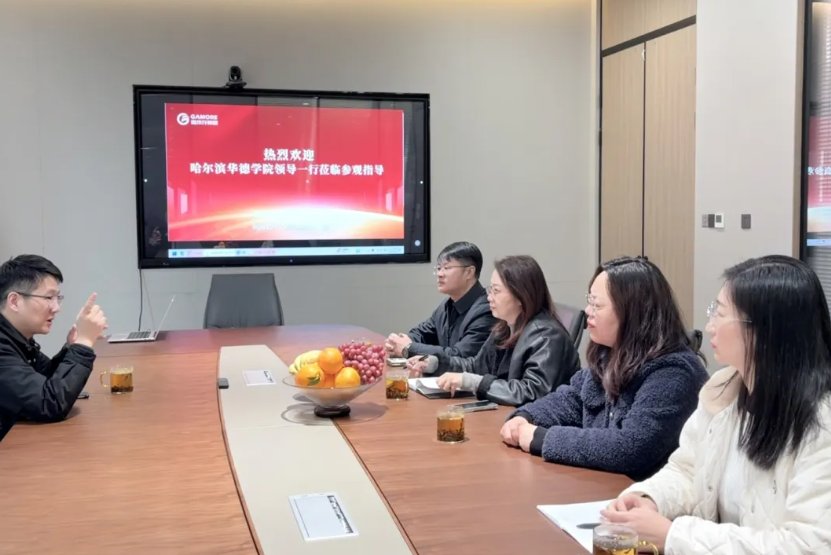 校长李长威对寒假访企拓岗工作作出全面