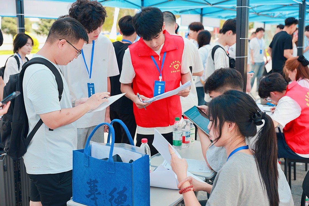 小德 结合新生和家长们最关注的高频问