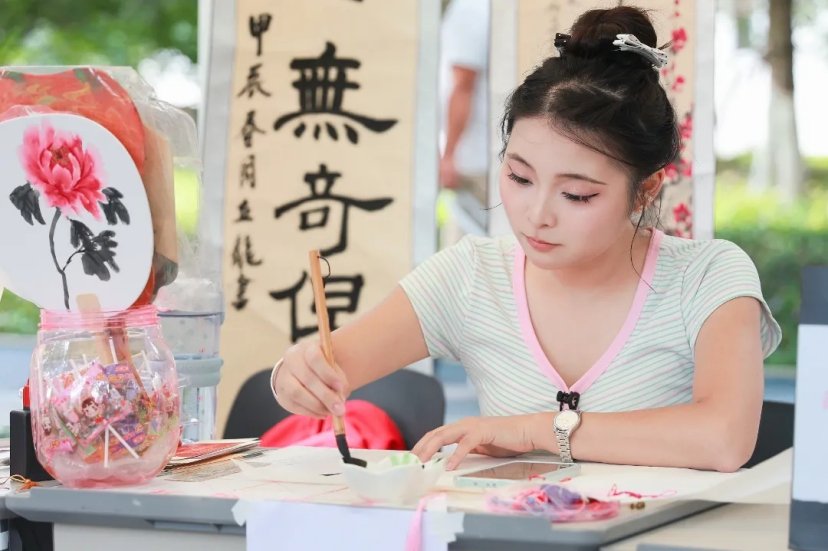 为让每一位新生和家长踏进校门的那一刻