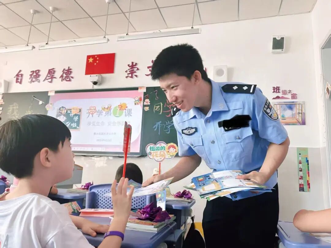 现就职于烟台市公安局交通管理支队