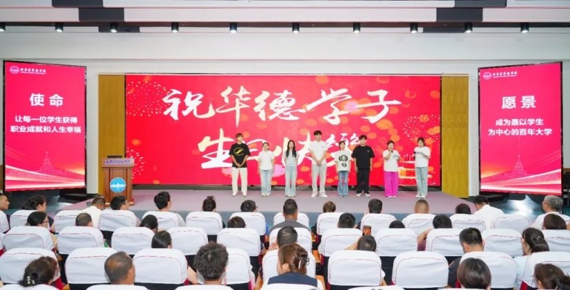 定格了初入大学的青涩与热忱