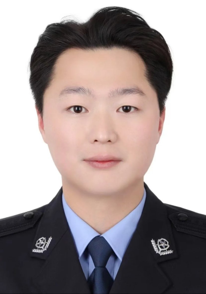 他便凭借突出表现获评“优秀公务员”