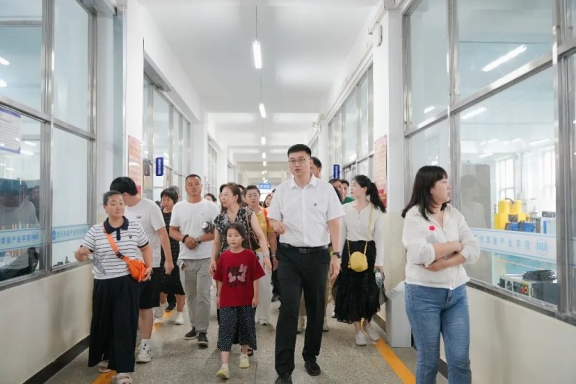 迎接同学们的是一个又一个“小惊喜”