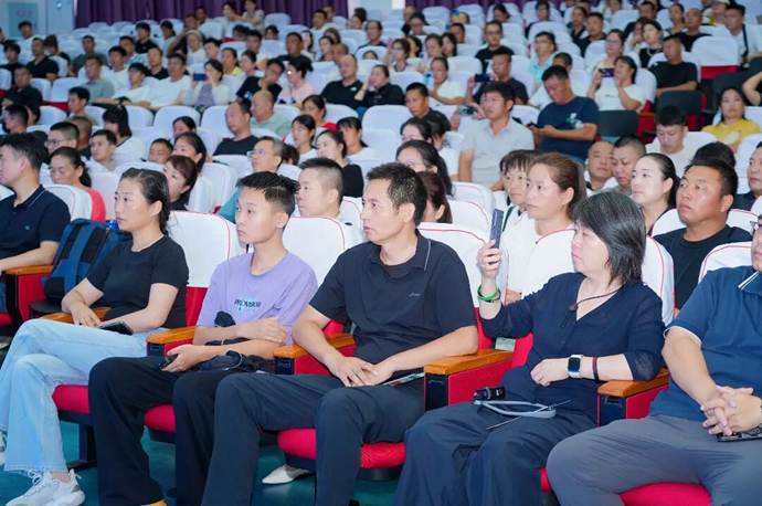 孩子到1800公里外的哈尔滨读书