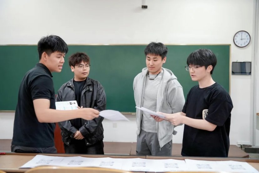 吸引 800余名2027届学子到场参