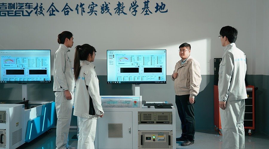 承袭哈工大 “规格严格