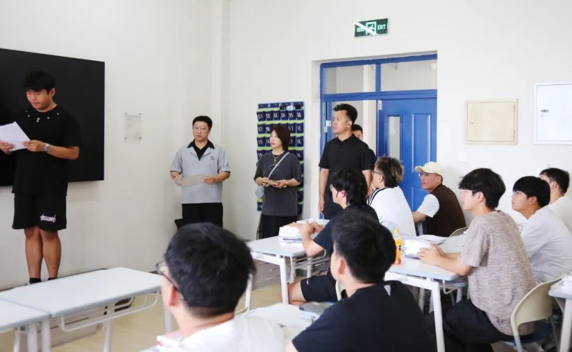 老生与专升本新生同步开启各自的第一课