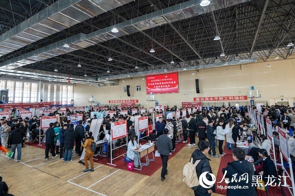 千余名2026届毕业生到场求职