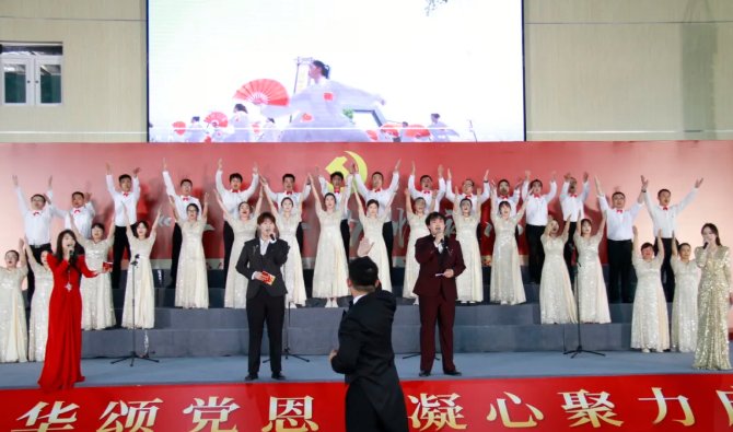 凝聚砥砺奋进力量