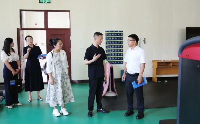 政府督导专员白云龙接待调研组一行