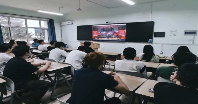 汲取奋进力量