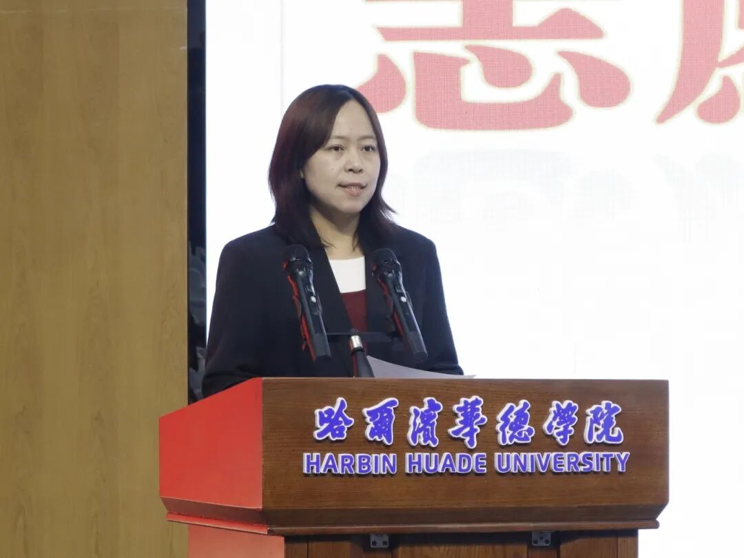 党总支宣传委员李艳廷