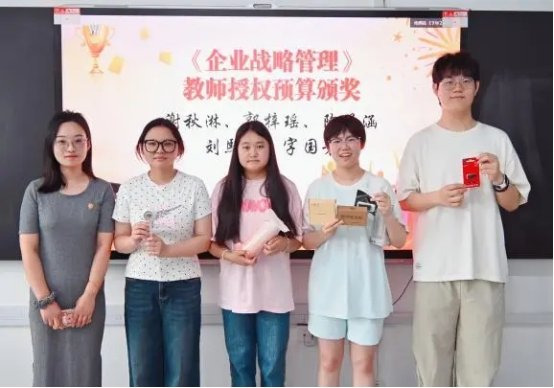 但人力资源管理专业的朱静老师做这件事
