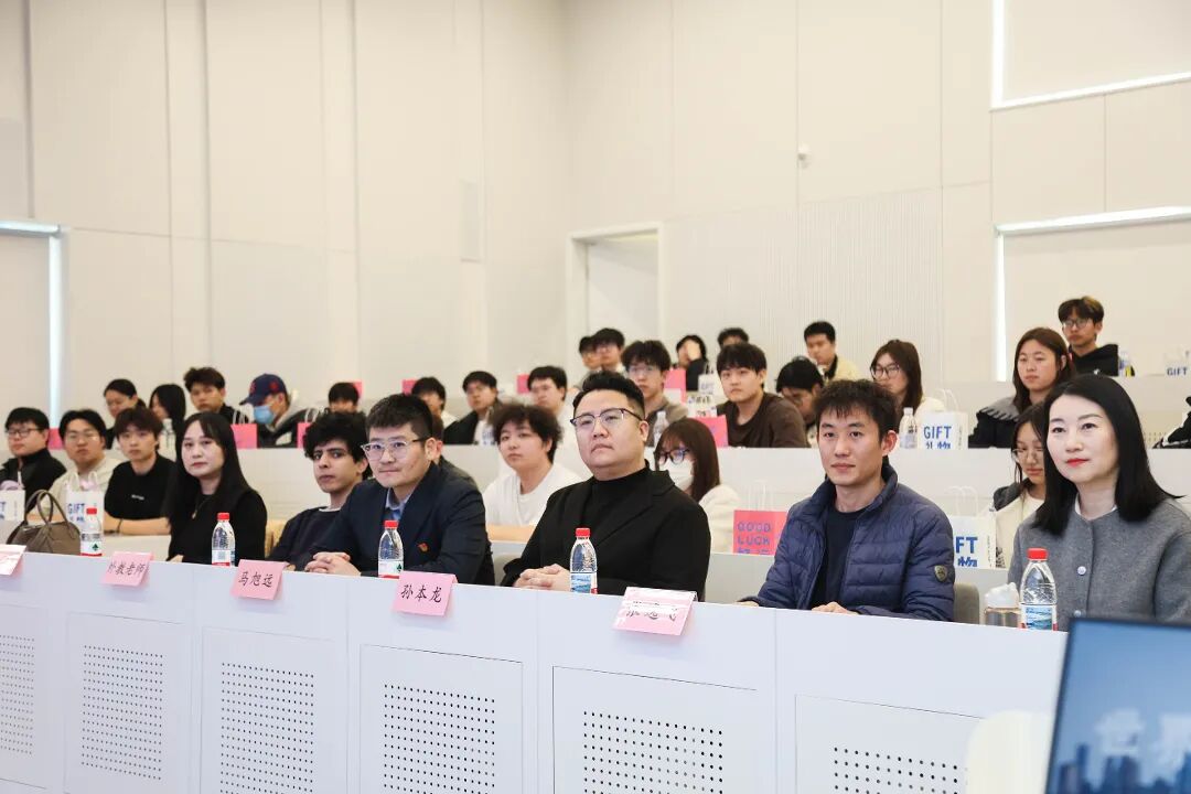更构建起专业的国际化成长交流平台